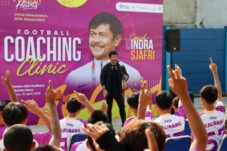 PSA Indonesia Luncurkan Project Hearts di Kalibaru, Indra Sjafri Latih Puluhan Anak Lewat Coaching Clinic