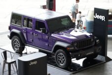 Jeep Indonesia Rayakan 4×4 Day, Luncurkan Wrangler & Gladiator 2026 dengan Warna Ikonik “Reign”