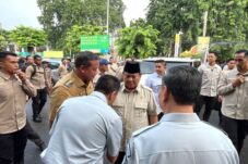 Prabowo Jenguk Korban Tabrakan KA di Bekasi, Janji Evaluasi Total Keselamatan Perlintasan