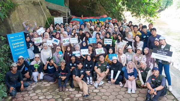 Aksi Hari Bumi 2026 di Ciliwung, TGGI dan HMNS Libatkan Ratusan Anak Muda Bersihkan Sungai