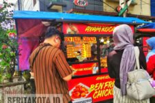 Kisah Rasno di Jakarta Barat: Jualan Ayam Goreng di Depan Restoran Raksasa, Ludes dalam 3 Jam