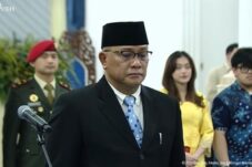 Pelantikan Jumhur Hidayat sebagai Menteri Lingkungan Hidup di Apresiasi PENA