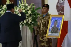 Prabowo Subianto Tak Kuasa Tahan Haru Saat Antar Tiga Prajurit TNI Gugur