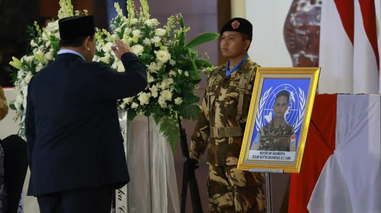 Prabowo Subianto Tak Kuasa Tahan Haru Saat Antar Tiga Prajurit TNI Gugur