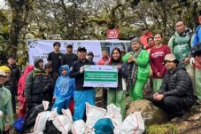 ASPEBINDO dan ECOTRU Serahkan Bantuan Sanitasi di Pos 8 Gunung Bawakaraeng