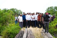 Gubernur Matius Fakhiri Prioritaskan Jalur Barat dan Bandara Serui untuk Perkuat Ekonomi dan Layanan Kesehatan