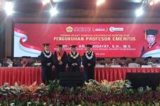 Prof Arief Hidayat Resmi Dikukuhkan Sebagai Guru Besar Emeritus di Universitas Borobudur