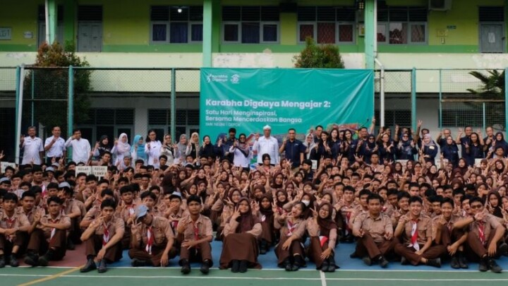 Dari Ruang Kelas Depok, Industri Menyalakan Mimpi Siswa