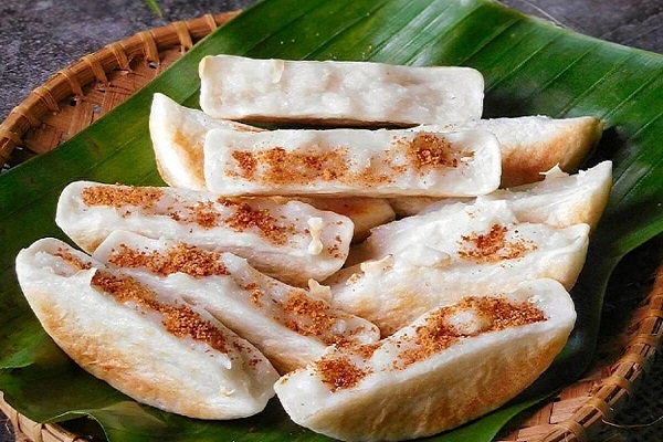 Kue Pancong: Jajanan Tradisional Betawi yang Bertransformasi Jadi Kuliner Kekinian Favorit Anak Muda