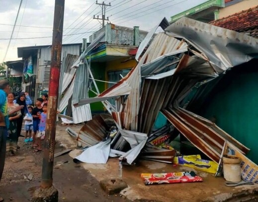Puting Beliung Terjang Brebes, 15 Rumah di Dukuhturi Rusak dan Pohon Tumbang