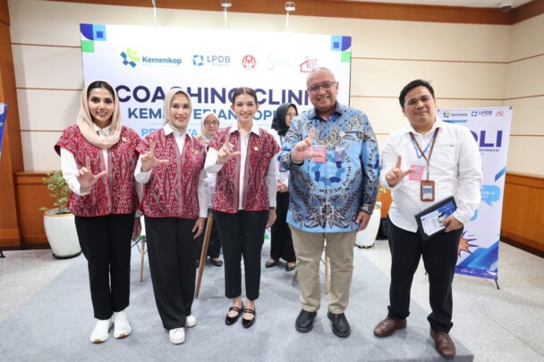 LPDB Koperasi menghadirkan booth Coaching Clinic