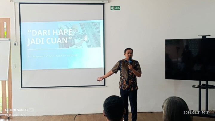 ASPPI menghadirkan praktisi digital kreatif, Aditya Warman atau yang dikenal sebagai pemain sinetron komedi Office Boy (OB) yang familiar dipanggil Sayuti sebagai narasumbe