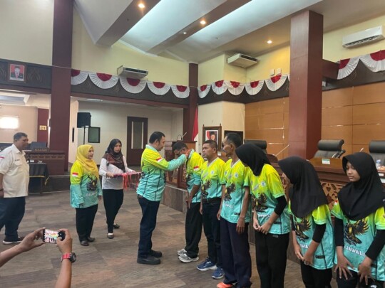 Pamor Wicaksono Lepas 16 Atlet Tenis Meja Brebes ke Kejurprov Jawa Tengah