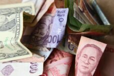 Kurs Rupiah Tembus Angka Baru, Ini 5 Sektor Usaha yang Paling Menjerit