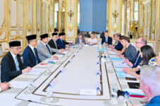 Ini Hasil Pertemuan Prabowo dan Macron di Paris