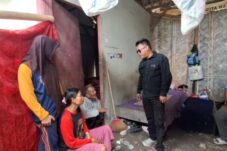 Tinjau Keluarga Prasejahtera di Larangan, Heri Pasaribu Soroti Rumah Tak Layak Huni
