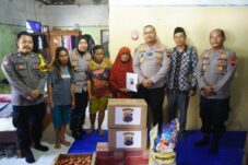 Aksi Heroik Jukir Lansia Gagalkan Pencurian Rp3,6 Miliar, Kapolres Brebes Datangi Rumah dan Siapkan Penghargaan