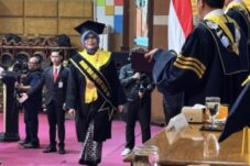 Profil Caridah, Kepala Satpol PP Brebes yang Raih Cumlaude di Pascadoktoral UNNES.