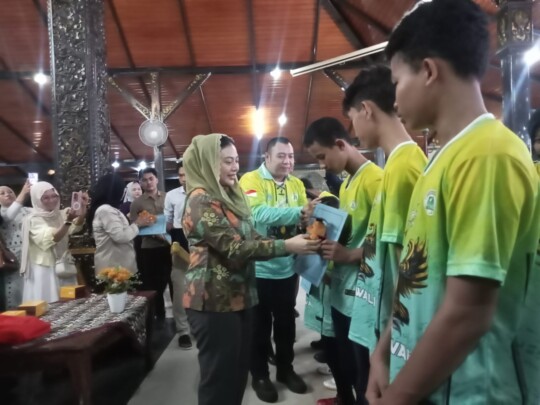 Bupati Paramitha Apresiasi Atlet Tenis Meja Usai Sabet Medali di Kejurprov Jateng
