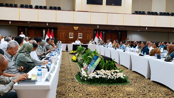 Mentan Amran Ultimatum Perusahaan Sawit, Harga TBS Petani Harus Kembali Normal