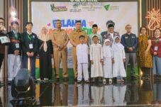 Dompet Dhuafa dan Sekolah Diponegoro Ajak 120 Anak Yatim Belanja Ceria di Green Pramuka Square