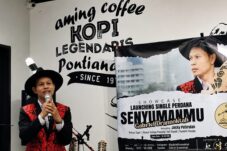 Gabriel Drannoktah Resmi Debut Lewat “Senyumanmu”, Satukan Keindahan Sape’ Dayak dan World Music