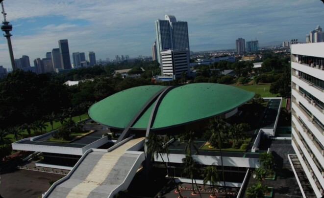 DPR Tak Kunjung Panggil Telkom, Pengamat: Masuk Angin?