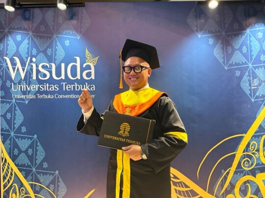 Wisuda UT 2025/2026 I, Imam Pesuwaryantoro Buktikan Kuliah Sambil Kerja Raih Prestasi Internasional
