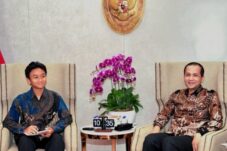 Menteri Transmigrasi Menulis Pesan untuk Azka: Tuhan Bersamamu. Pelajarilah Transmigrasi untuk Masa Depan Indonesia yang Bebas Kemiskinan