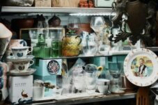 Mengapa Banyak Orang Dewasa Mengoleksi Barang Nostalgia?