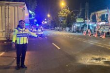 Pejalan Kaki Tewas Ditabrak Truk di Depan Mapolres Brebes