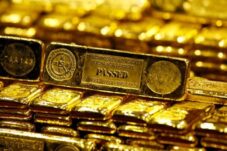Emas Bangkit Saat Pasar Skeptis Suku Bunga FED Naik