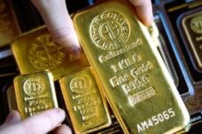 Emas Turun Kembali, Tertekan Oleh Dolar AS