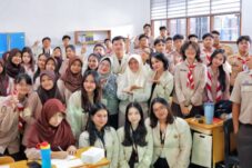 FIKOM USAHID Bekali Gen Z Hadapi Jejak Digital Lewat Pelatihan Etika Bermedia