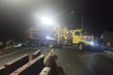 Dua Truk Terjun dari Flyover Kretek Brebes Dievakuasi, Polisi Dalami Penyebab Kecelakaan