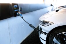Mobil Hybrid vs Mobil Listrik, Mana yang Cocok Di Indonesia?