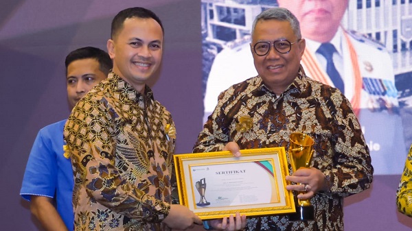 Benyamin Davnie Raih Pemred Award 2026, Diapresiasi atas Komitmen Komunikasi Publik dan Keterbukaan Informasi