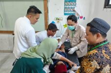 Alumni FK Universitas YARSI Angkatan 1999 Gelar Khitanan Massal Gratis untuk 55 Anak Yatim dan Dhuafa di Bekasi