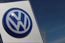 Volkswagen Bersiap Pangkas 100.000 Pekerja di Tengah Tekanan Produsen Mobil China